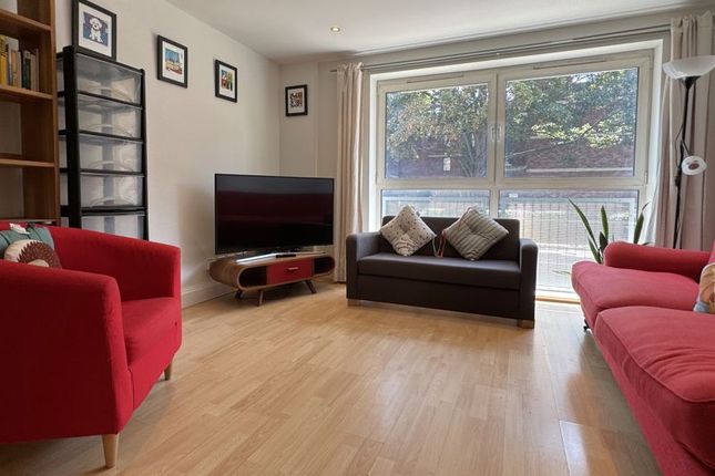 Flat 6, 60, Vauxhall Bridge Road, London photo 3