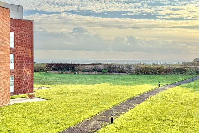 2-bed flat on Milford on Sea, Hampshire, £1,200/mo