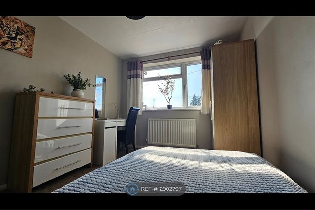Brompton Close, Aylesbury photo 3