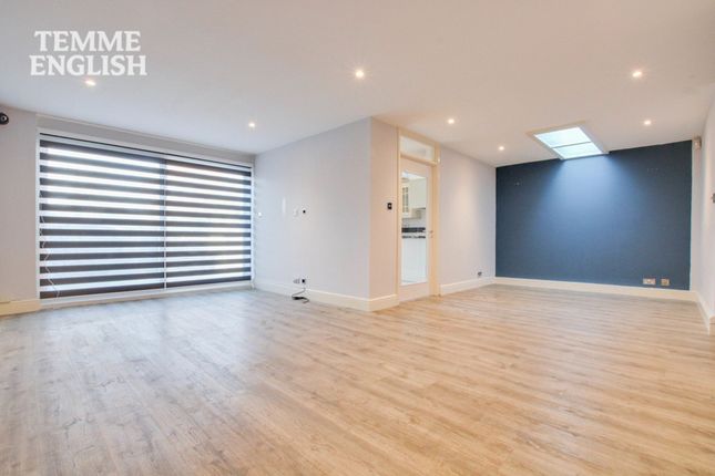 40 Gun Hill Place, Basildon photo 2