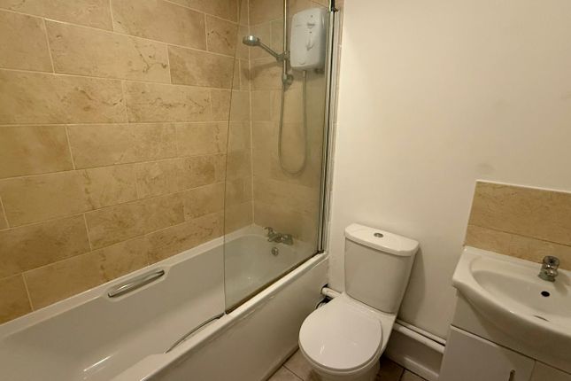 54 Walpole Road, Slough photo 4