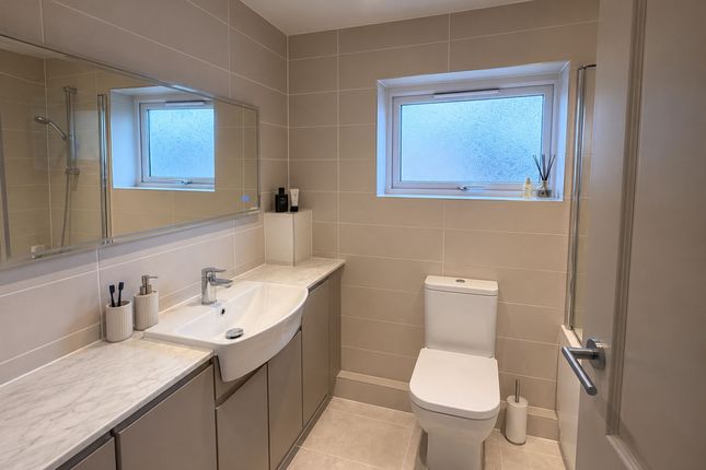 68 Newcombe Rise, West Drayton photo 4