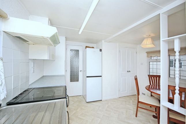 29, Woodcot Park, Stratford-Upon-Avon photo 3