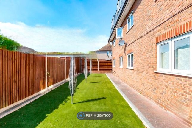 Flat, Hillside Avenue, Gravesend photo 4