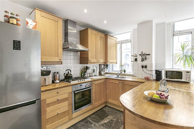 Flat for sale in Upper Richmond Road, London