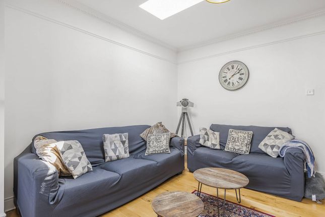 Maisonette for sale in Longley Road, Tooting, London