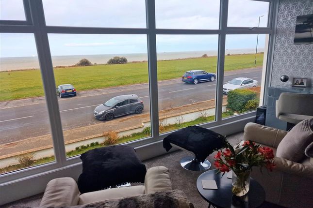 Flat for sale in Palm Bay Avenue, Palm Bay, Margate, Kent