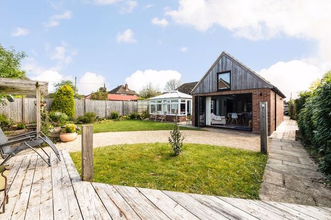 Detached bungalow for sale in Hanney Road, Southmoor, Abingdon