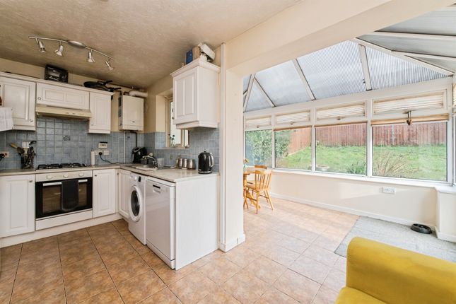 10, Henley Close, Axminster photo 2