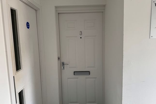 Flat 3, Anchorage Court, 19 Albert Way, East Cowes photo 3