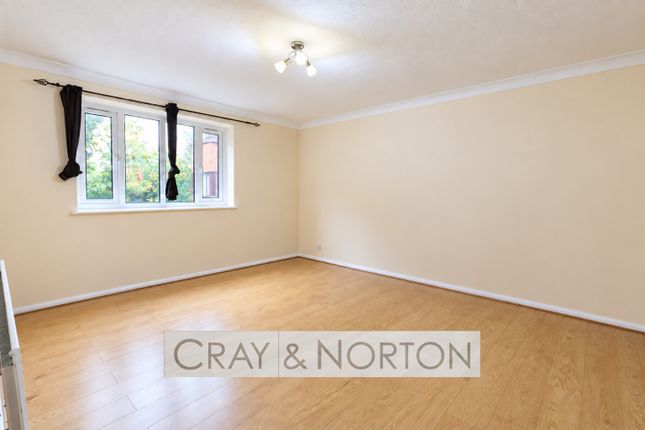 27, Burnham Gardens, Croydon photo 2