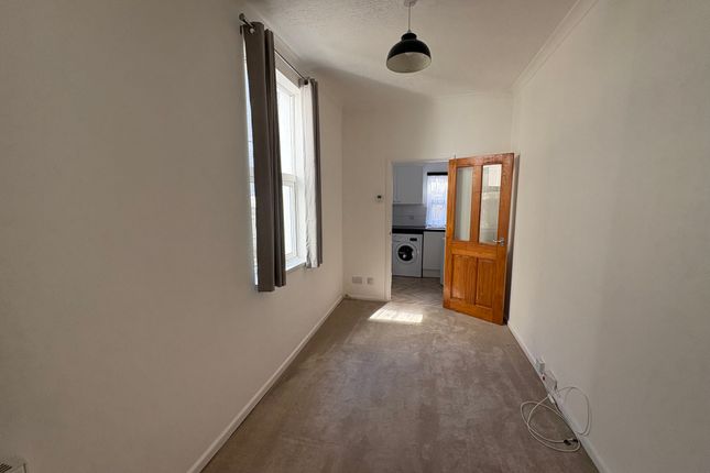 148, Plymouth photo 3