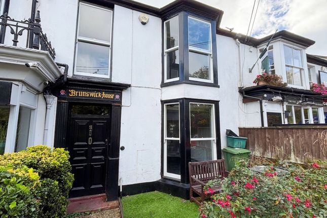 4-bed house on Brunswick House, 11 Brunswick Place, Dawlish, £1,400/mo