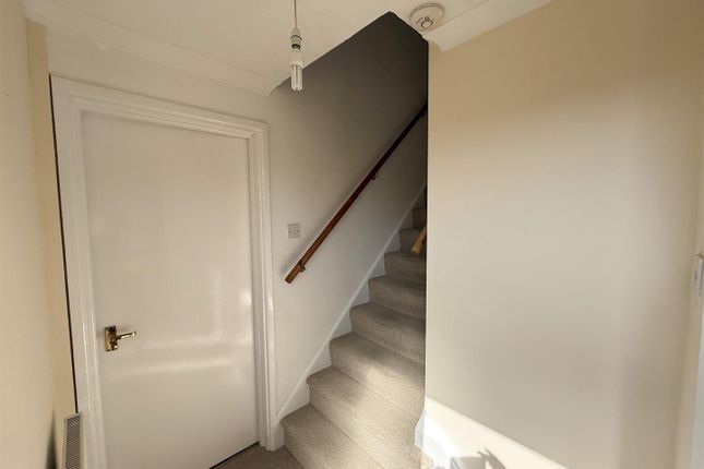 14, Wood Path, Cwmbran photo 3
