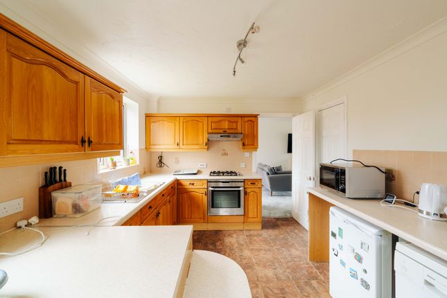 27 Aintree Drive, Bristol photo 3