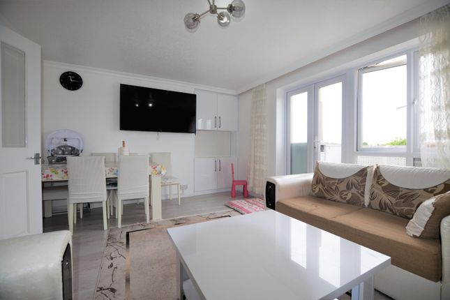 Flat 25 Alma House, Sebastopol Road, London photo 3