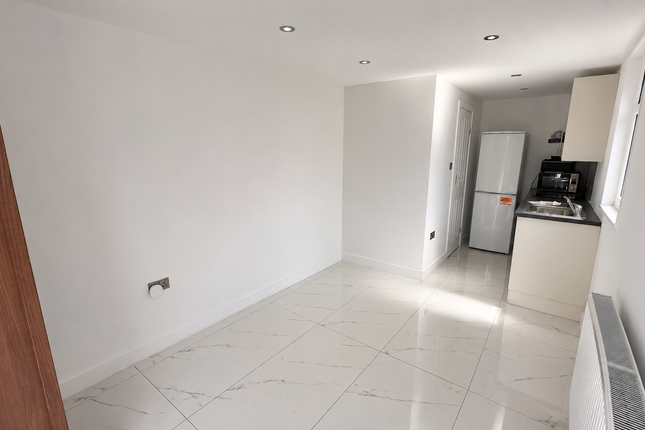 Outhouse, 73, Parkfield Crescent, Ruislip photo 3
