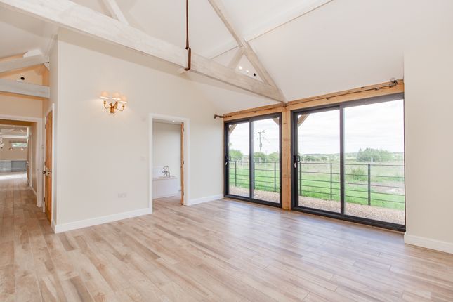 Barn conversion to rent in Abthorpe Road, Silverstone, Towcester