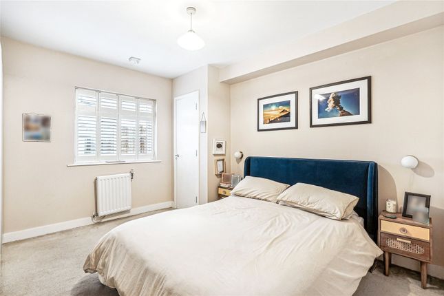 Flat for sale in Limerick Close, Clapham South, London