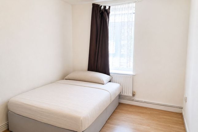 Flat 25, Fairmead House Homerton Road, London photo 3