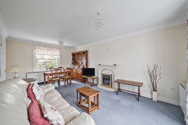 Flat 16, Jubilee Court,, Commercial Street, Gloucestershire photo 2