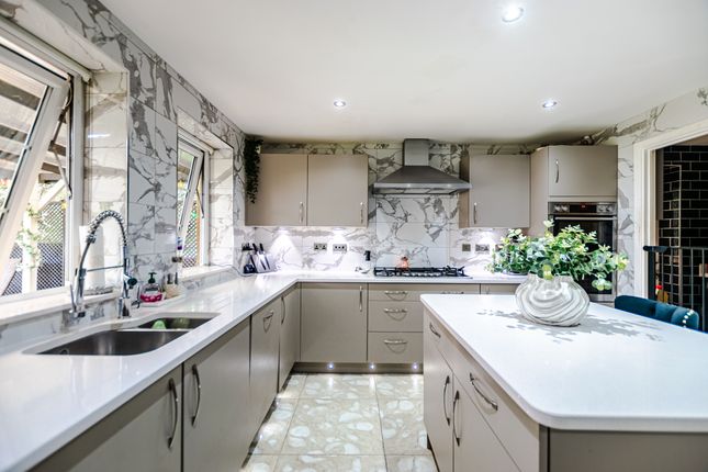 5, Clapham Avenue, Leeds photo 4