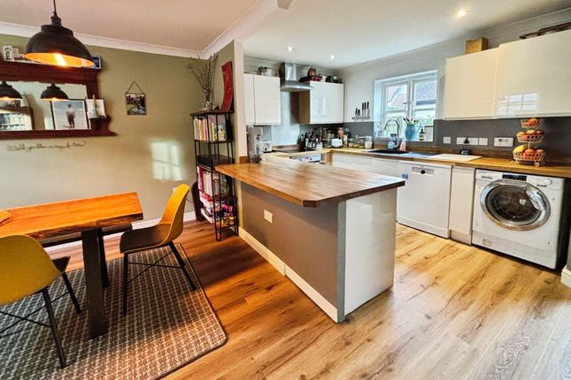 17, Nalder Close, Shepton Mallet photo 3