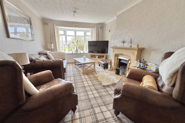 8, Yarrells Close, Poole photo 3