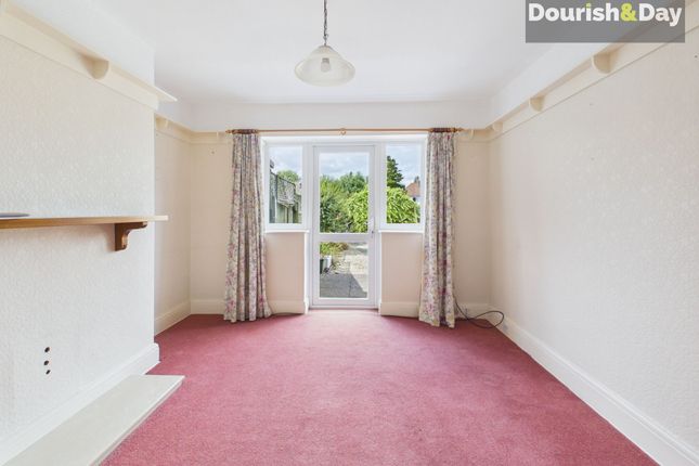 318 Oxford Gardens, Stafford photo 4