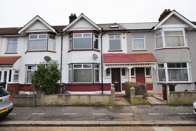 Thumbnail Property to rent in Edward Road, Romford