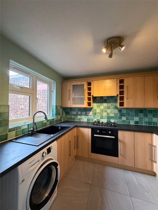 94 Cobb Close, Datchet, Slough photo 4