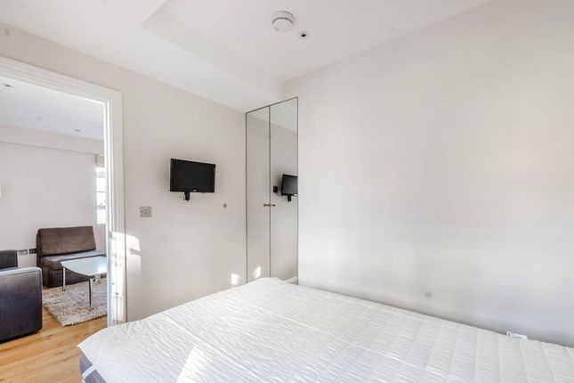 Thumbnail Flat to rent in Nell Gwynn House, Chelsea, London