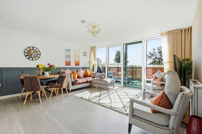 Apt 38, Mackenzie Court, Ascot photo 3