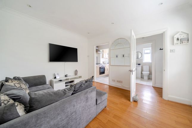 Flat 2, 113, Laleham Road, Shepperton photo 4