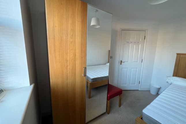 Room 5, 27, Aspen Grove, Aldershot photo 3