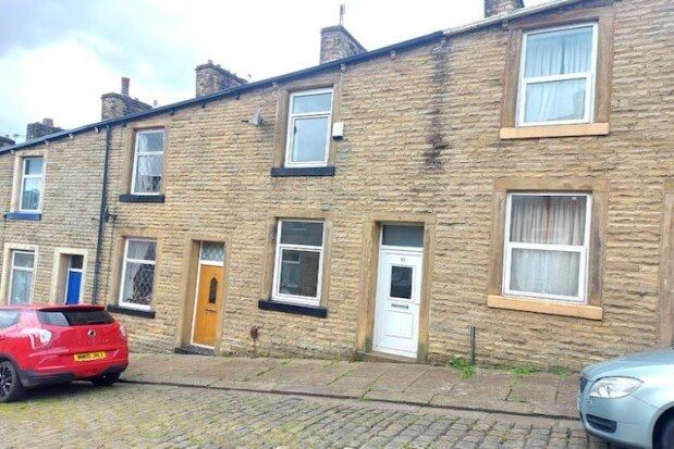 2 bed property to rent in Basil Street, Colne BB8