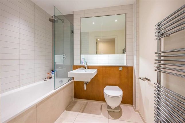 Flat to rent in St William's Court, Gifford Street, Kings Cross, Islington, London