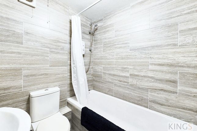 60 Walsingham Close, Hatfield photo 4