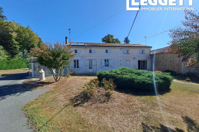 Thumbnail Villa for sale in Clussais-La-Pommeraie, Deux-Sèvres, Nouvelle-Aquitaine