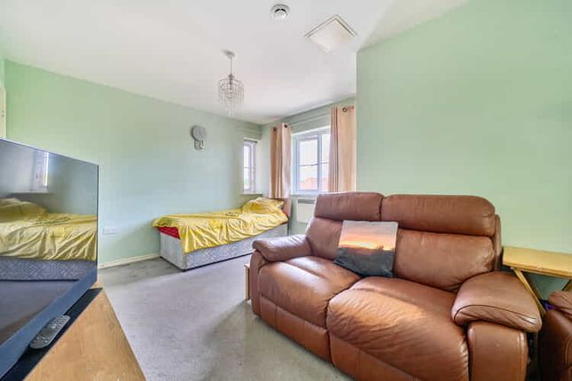 Calver Close, Wokingham photo 2