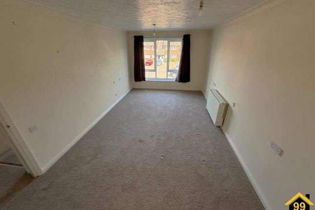 20, Manor Farm Court, Egham photo 3