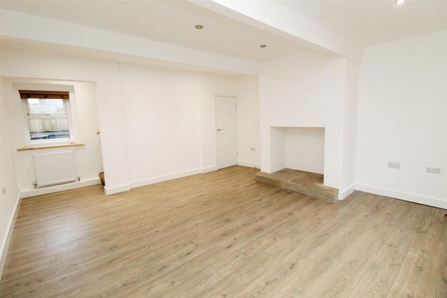 4, Buttershaw Lane, Bradford photo 3