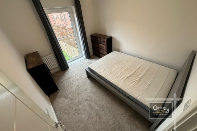 157, John Thornycroft Road, Southampton photo 5