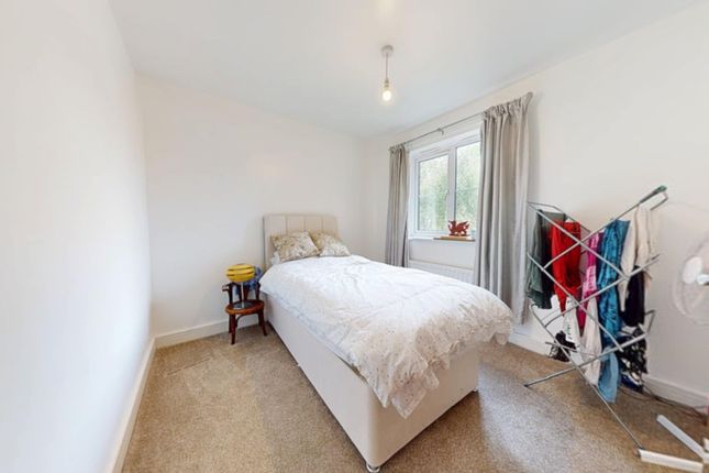 8, Fleming Walk, Pontypridd photo 5