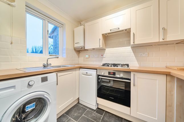 23, Davis Road, Weybridge photo 2
