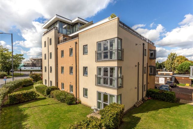 Thumbnail Flat to rent in Pavilions, Clarence Road, Windsor, Berkshire