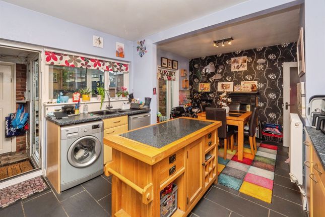 306, Chickerell Road, Weymouth photo 4