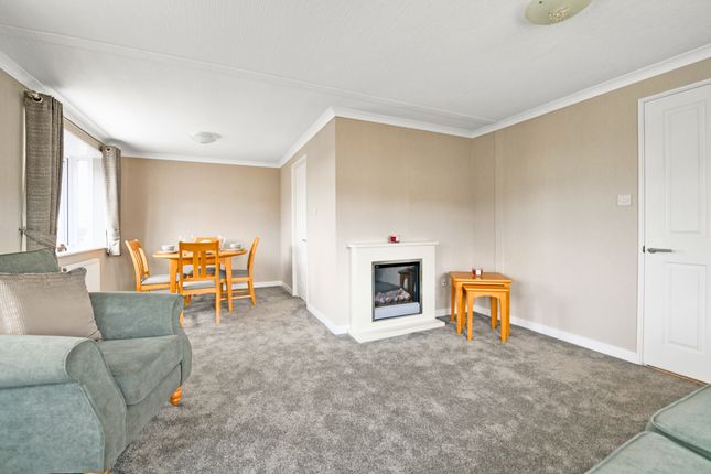 35, East Avenue, Althorne photo 4