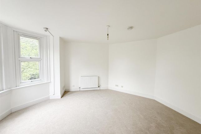 Flat 8 Lexden Lodge, Crowborough Hill, Crowborough photo 2