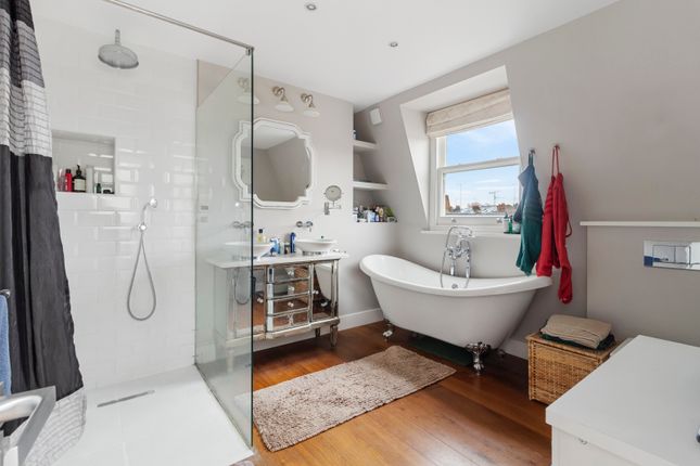 Flat for sale in Cornwall Crescent, Notting Hill